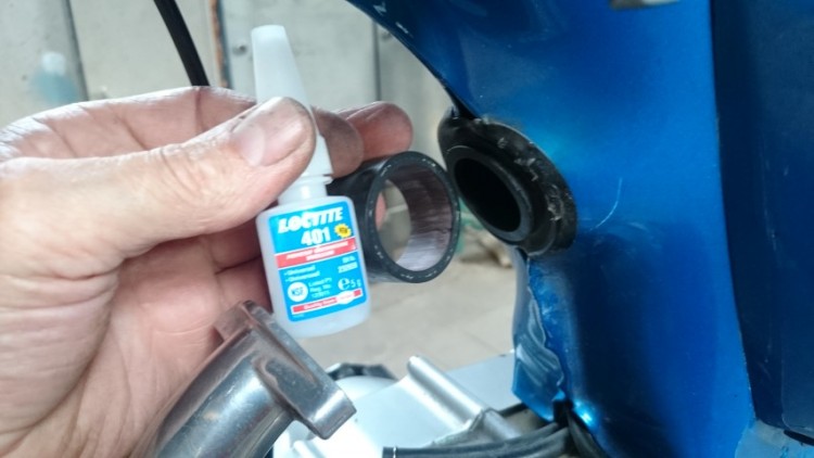 Nieuwe stuk eraan lijmen met seconden lijm